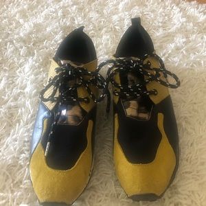 Steve Madden women fashion sneakers size 9